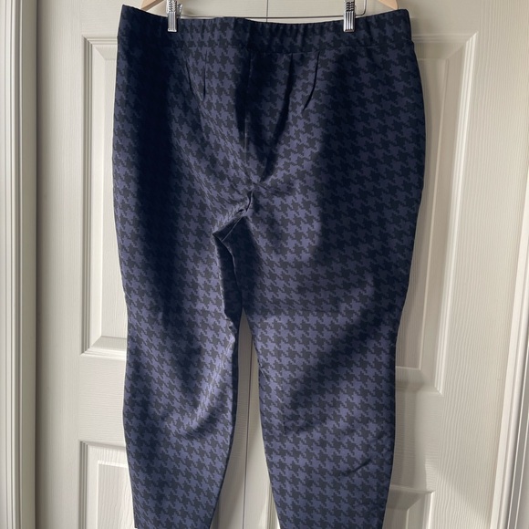 Lane Bryant Women’s Dark Houndstooth Ankle Length Pants - Picture 2 of 4